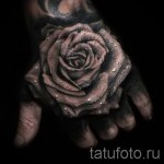 rózsatetoválás a kezén - fotók és példák a 01032016 -ból 11