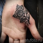 rózsatetoválás a kezén - fotók és példák a 01032016 -ból 12