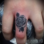 rózsatetoválás a kezén - fotók és példák a 01032016 -ból 13