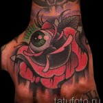 rózsatetoválás a kezén - fotók és példák a 01032016 -ból 17