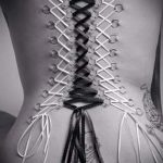 weibliche Tätowierung Steißbein 1