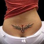 farokcsont tetoválás - fényképes példa egy kész tetoválásra a testen 14