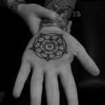 Fotó a tetoválásról a tenyéren 2019.06.11. №023 - tetoválás a tenyéren -