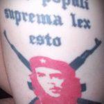 A 142 -es számú latin tetoválás a minta hűvös változata, amely sikeresen használható változtatásra és tetoválásra latinul a karon