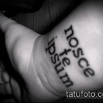tetoválás latin számmal 107 - a minta érdekes változata, amely sikeresen használható revízióhoz és tetováláshoz latinul a csuklón
