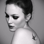 лястовична татуировка на лопатката