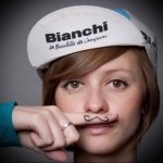 мустаци - татуировка на пръста за жени