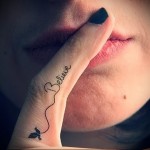 гълъб и надпис вярвам