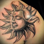 nap portré tetoválás - férfi váll tetoválás