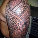 Maori váll tetoválás