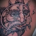 Sun Bajusz Tetoválás - Férfi Váll Tetoválás