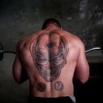 koponyatetoválás és érmék