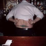 tetoválás egyszerű törzsi mintával.