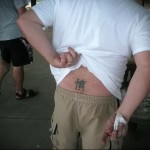 tetoválás hieroglifa TETOVÁLÁS ALSÓ HÁTÚ FÉRFIAKON