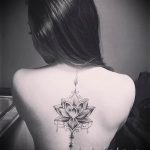 tatu-na-pozvonochnike-risunok-vdol-primer-foto-016-tatufoto-ru