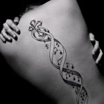 tatu-na-pozvonochnike-risunok-vdol-primer-foto-019-tatufoto-ru