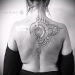 tatu-na-pozvonochnike-risunok-vdol-primer-foto-020-tatufoto-ru