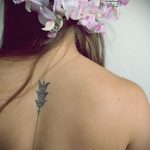 tatu-na-pozvonochnike-risunok-vdol-primer-foto-025-tatufoto-ru