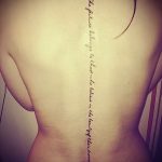 tatu-na-pozvonochnike-risunok-vdol-primer-foto-029-tatufoto-ru