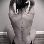 tatu-na-pozvonochnike-risunok-vdol-primer-foto-053-tatufoto-ru