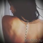 tatu-na-pozvonochnike-risunok-vdol-primer-foto-056-tatufoto-ru