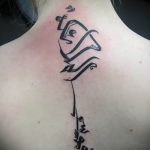 tatu-na-pozvonochnike-risunok-vdol-primer-foto-061-tatufoto-ru