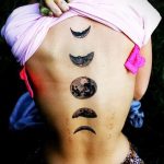 tatu-na-pozvonochnike-risunok-vdol-primer-foto-088-tatufoto-ru