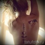 tatu-na-pozvonochnike-risunok-vdol-primer-foto-089-tatufoto-ru