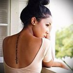 tatu-na-pozvonochnike-risunok-vdol-primer-foto-090-tatufoto-ru