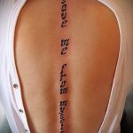 tatu-na-pozvonochnike-risunok-vdol-primer-foto-093-tatufoto-ru