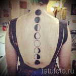 tatu-na-pozvonochnike-risunok-vdol-primer-foto-095-tatufoto-ru