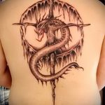 tatu-na-pozvonochnike-risunok-vdol-primer-foto-106-tatufoto-ru