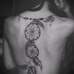 tatu-na-pozvonochnike-risunok-vdol-primer-foto-005-tatufoto-ru