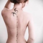 tatu-na-pozvonochnike-risunok-vdol-primer-foto-006-tatufoto-ru