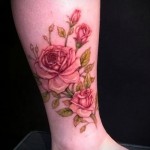 rózsatetoválás a bokán - példa az 1. képen