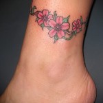 virág tetoválás a bokán - példa a 3. képen
