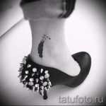 toll tetoválás a bokáján 6