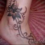 virág tetoválás a bokáján - példa a képen 2