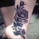 Rózsa tetoválás a bokáján - példa a képen 3