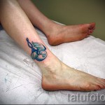 női láb tetoválás a bokán - példafotó 2