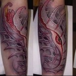 biomechanika kéznél - FÉRFI FOTÓKRA TETOVÁZÁS HEGYEN