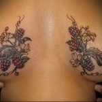 málna - női tetoválás hegen - fotó