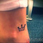 татуировка на короната на крака - примерна снимка