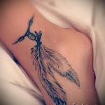 татуировка с пера на крака 4