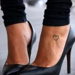 татуировка на сърцето на крака 1
