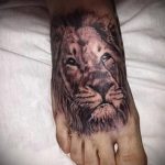 татуировка на лъв на крак 2