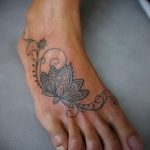 татуировка лотос на крак 2