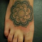 татуировка мандала на крака 2