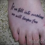 tatouage надпис à pied - par exemple Photo du tatouage fini sur 2