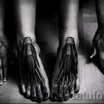 tatouage sur l'os du pied - par exemple Photo du tatouage fini sur 2